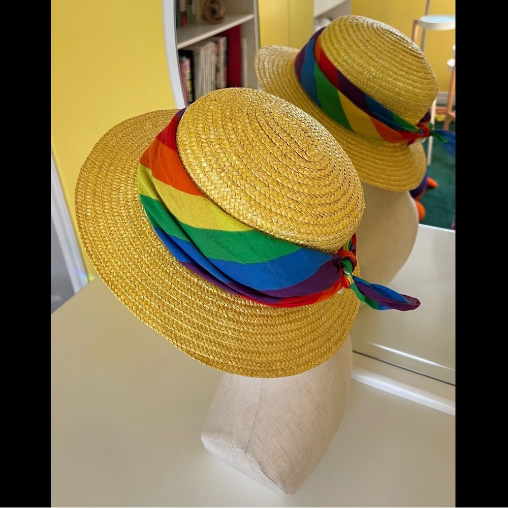 1980s Yellow Straw Hat, Round Crown, Incl. White Lace Ribbon & Rainbow Bandana - Picture 8 of 16